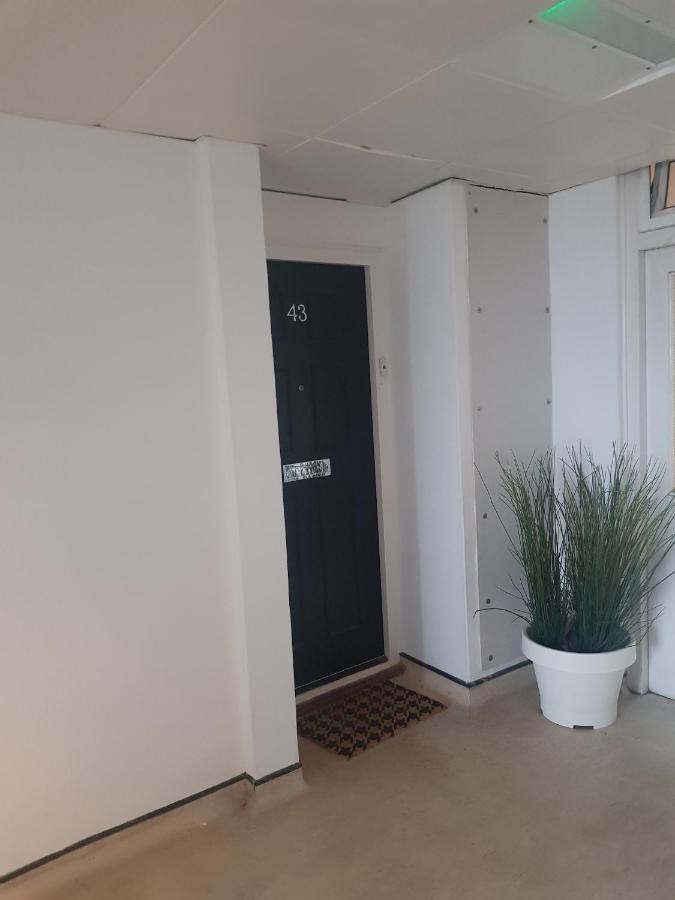 Beautiful 3-Bedroom Flat With Stunning Views لندن المظهر الخارجي الصورة
