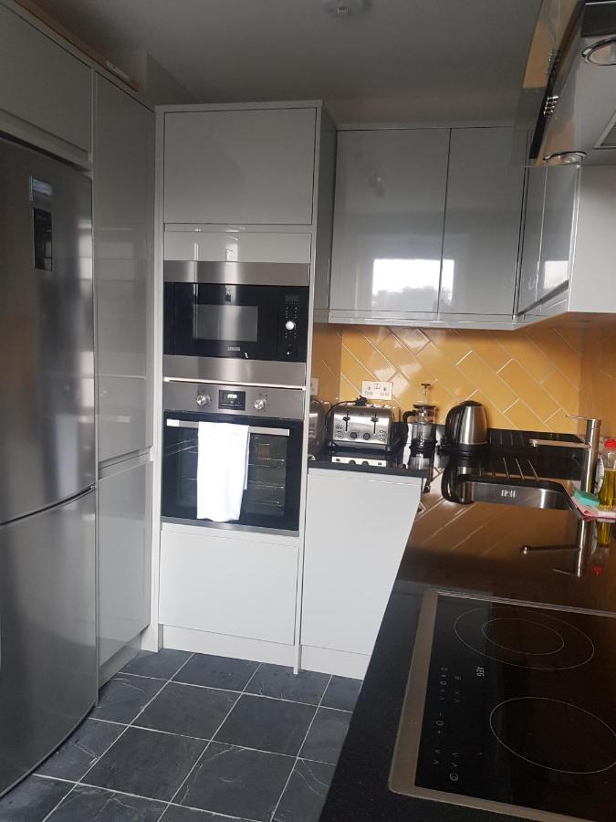 Beautiful 3-Bedroom Flat With Stunning Views لندن المظهر الخارجي الصورة