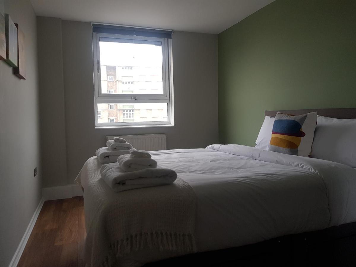 Beautiful 3-Bedroom Flat With Stunning Views لندن المظهر الخارجي الصورة