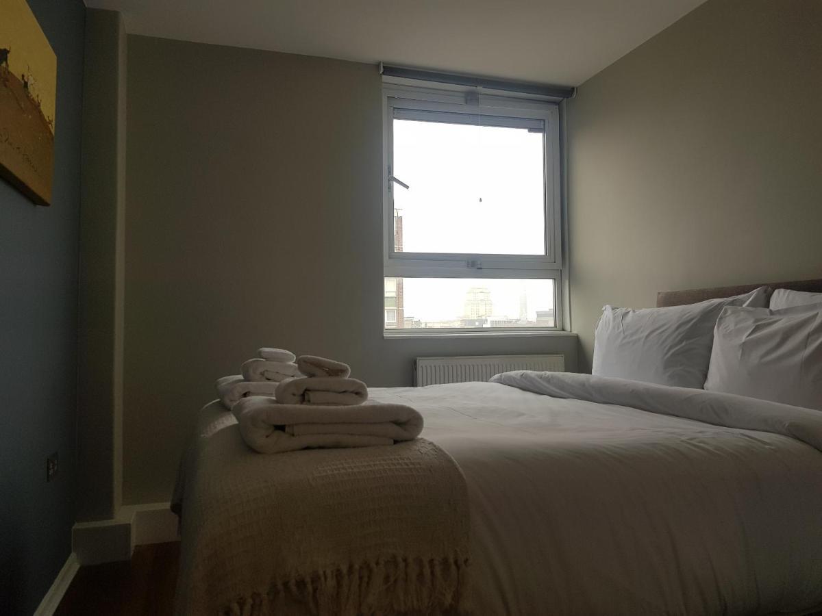 Beautiful 3-Bedroom Flat With Stunning Views لندن المظهر الخارجي الصورة