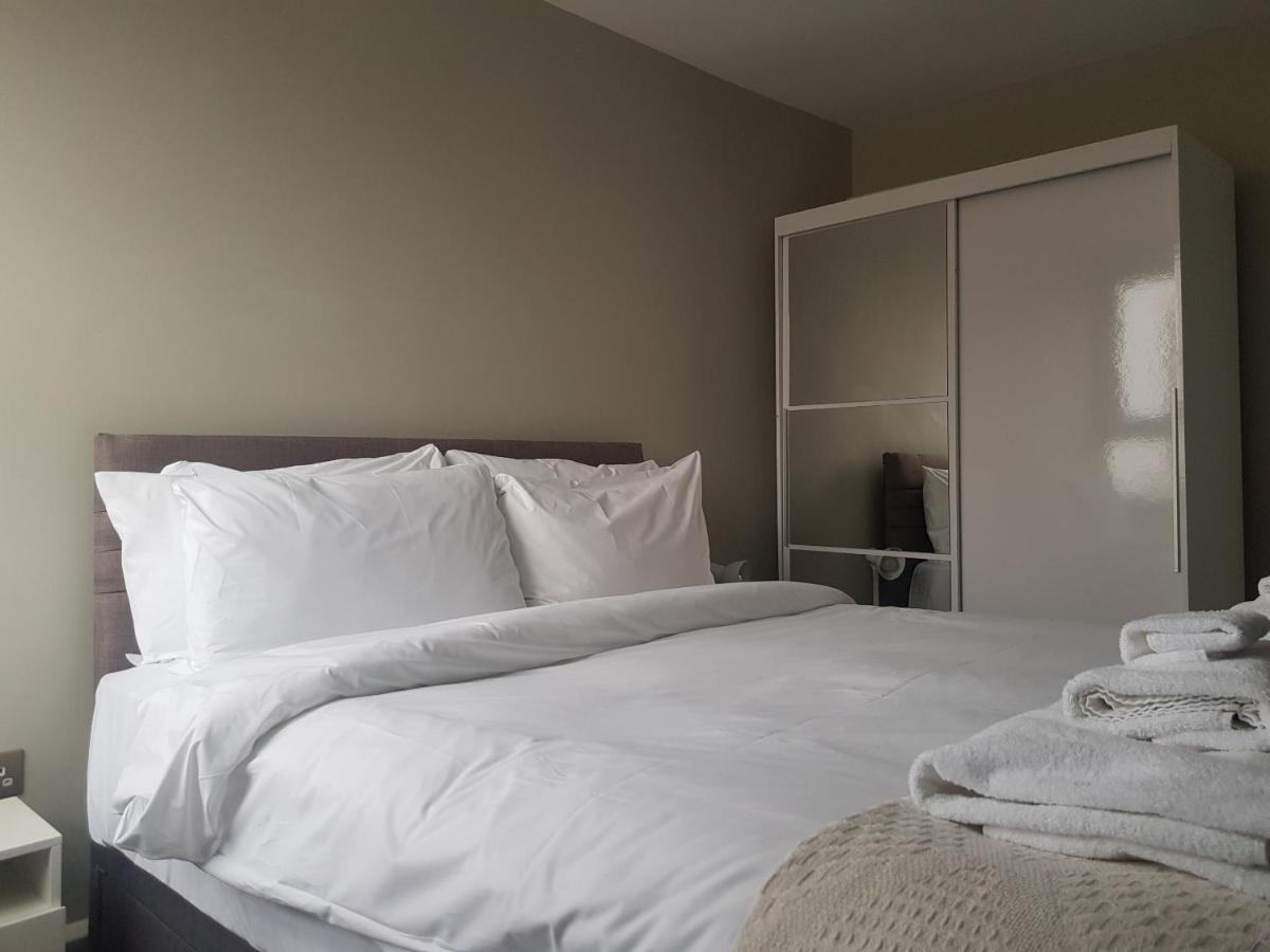 Beautiful 3-Bedroom Flat With Stunning Views لندن المظهر الخارجي الصورة